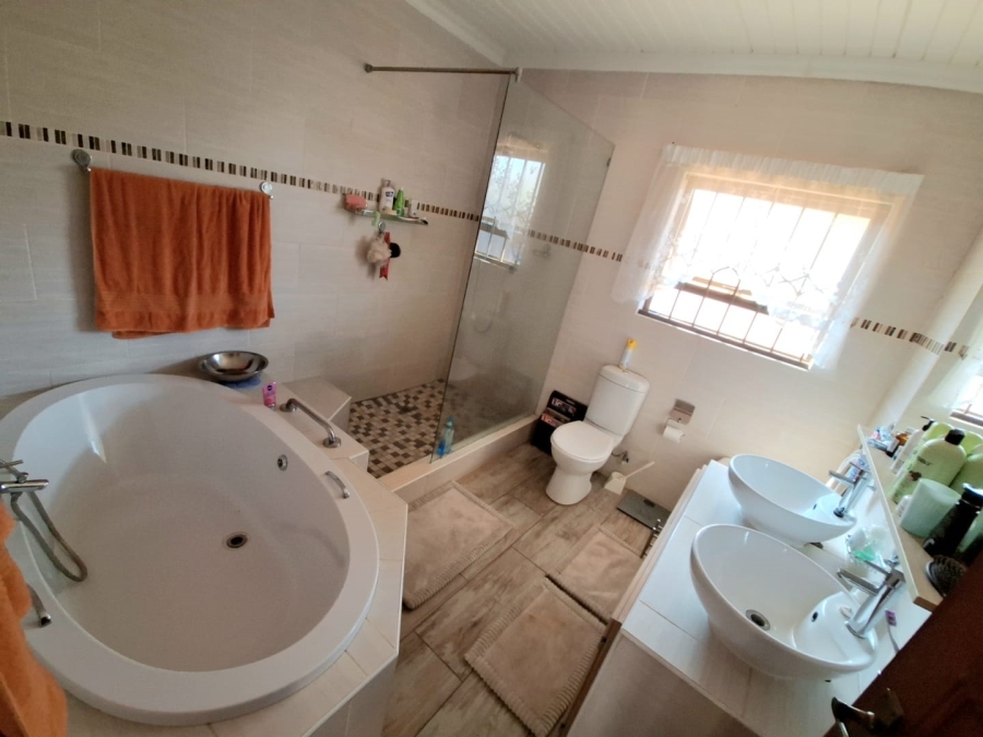 5 Bedroom Property for Sale in Koster North West